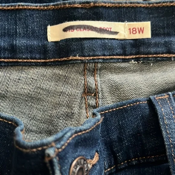 Levi's Classic Bootcut Jeans - Picture 4 of 7